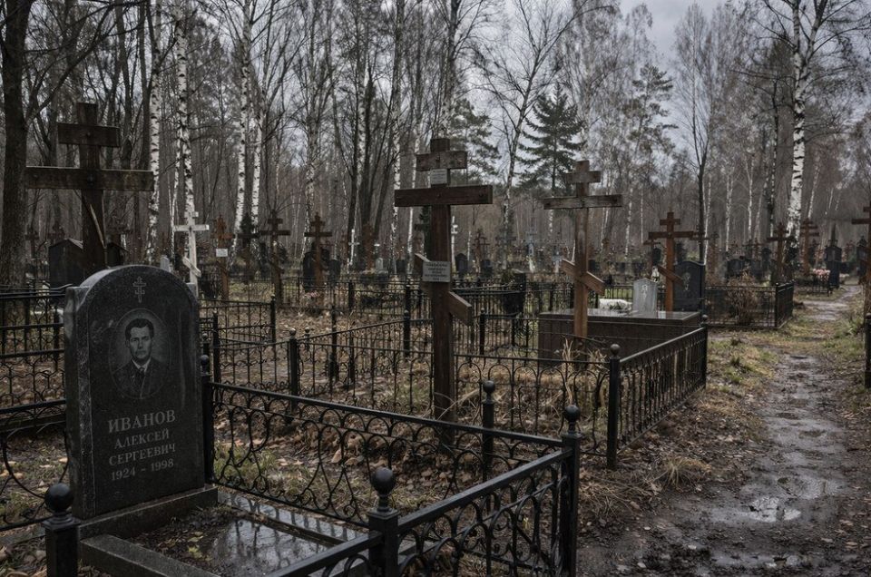 Не трогать чужие вещи и не сходить с пути: Как безопасно посещать кладбища
