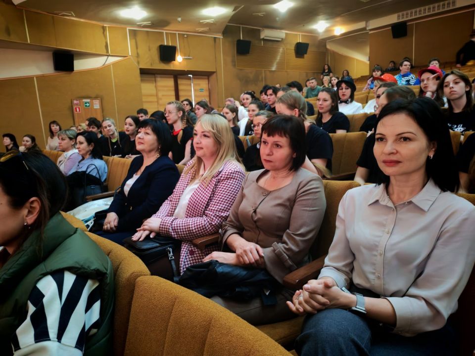Фестиваль-капустник «Третий звонок» Фестиваль-капустник «Третий звонок»