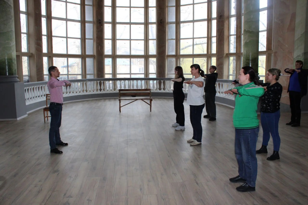 Республиканская зарядка. 6 апреля в учреждениях культуры городского округа Енакиево состоялась республиканская зарядка, организованная в рамках Федерального проекта «Здоровье для каждого» регионального движения Донецкой... Республиканская зарядка. 6 апреля в учреждениях культуры городского округа Енакиево состоялась республиканская зарядка, организованная в рамках Федерального проекта «Здоровье для каждого» регионального движения Донецкой...