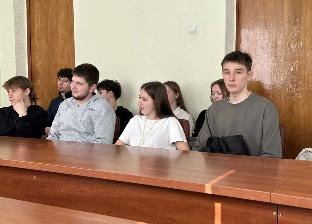 Сергей Юзвинкевич: Провёл встречу с активными ребятами нашего округа Сергей Юзвинкевич: Провёл встречу с активными ребятами нашего округа