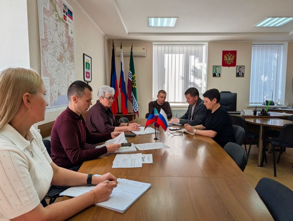 7 апреля врип главы муниципального образования Старобешевский муниципальный округ Алексей Черкашин провел оперативное совещание, на котором обсудили ключевые вопросы округа