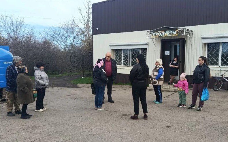 Сегодня, 7 апреля, депутат Макеевского городского совета первого созыва Олег Венжега провел встречу с жителями пгт Сегодня, 7 апреля, депутат Макеевского городского совета первого созыва Олег Венжега провел встречу с жителями пгт