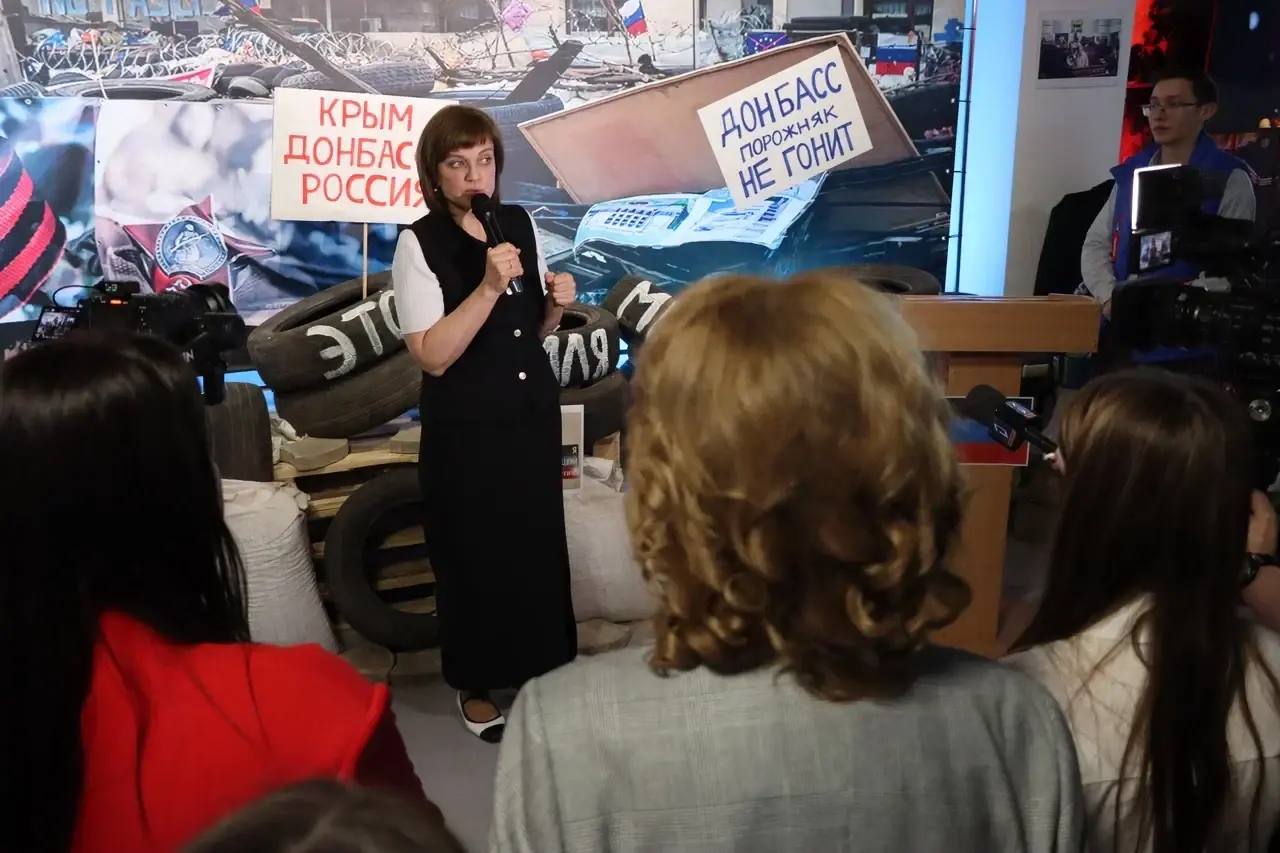 Лариса Толстыкина: Приняла участие в открытии выставки, посвященной событиям Русской весны в Донбассе Лариса Толстыкина: Приняла участие в открытии выставки, посвященной событиям Русской весны в Донбассе