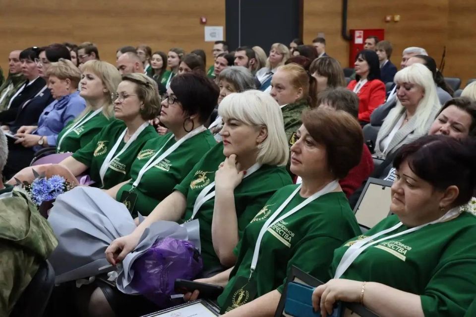 Лариса Толстыкина: На межрегиональном форуме Комитета семей воинов Отечества исторических регионов «В едином строю» рассказала о деятельности Межведомственной комиссии по реализации трудовых, пенсионных и социальных прав... Лариса Толстыкина: На межрегиональном форуме Комитета семей воинов Отечества исторических регионов «В едином строю» рассказала о деятельности Межведомственной комиссии по реализации трудовых, пенсионных и социальных прав...