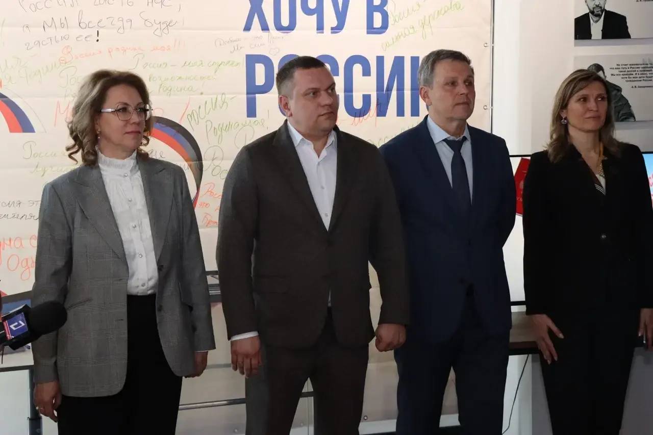 Лариса Толстыкина: Приняла участие в открытии выставки, посвященной событиям Русской весны в Донбассе