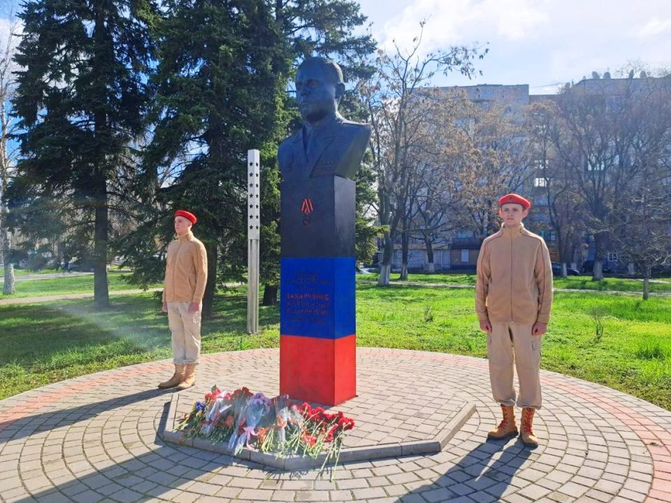 В Шахтерске провели памятное мероприятие к 12-й годовщине провозглашения ДНР В Шахтерске провели памятное мероприятие к 12-й годовщине провозглашения ДНР