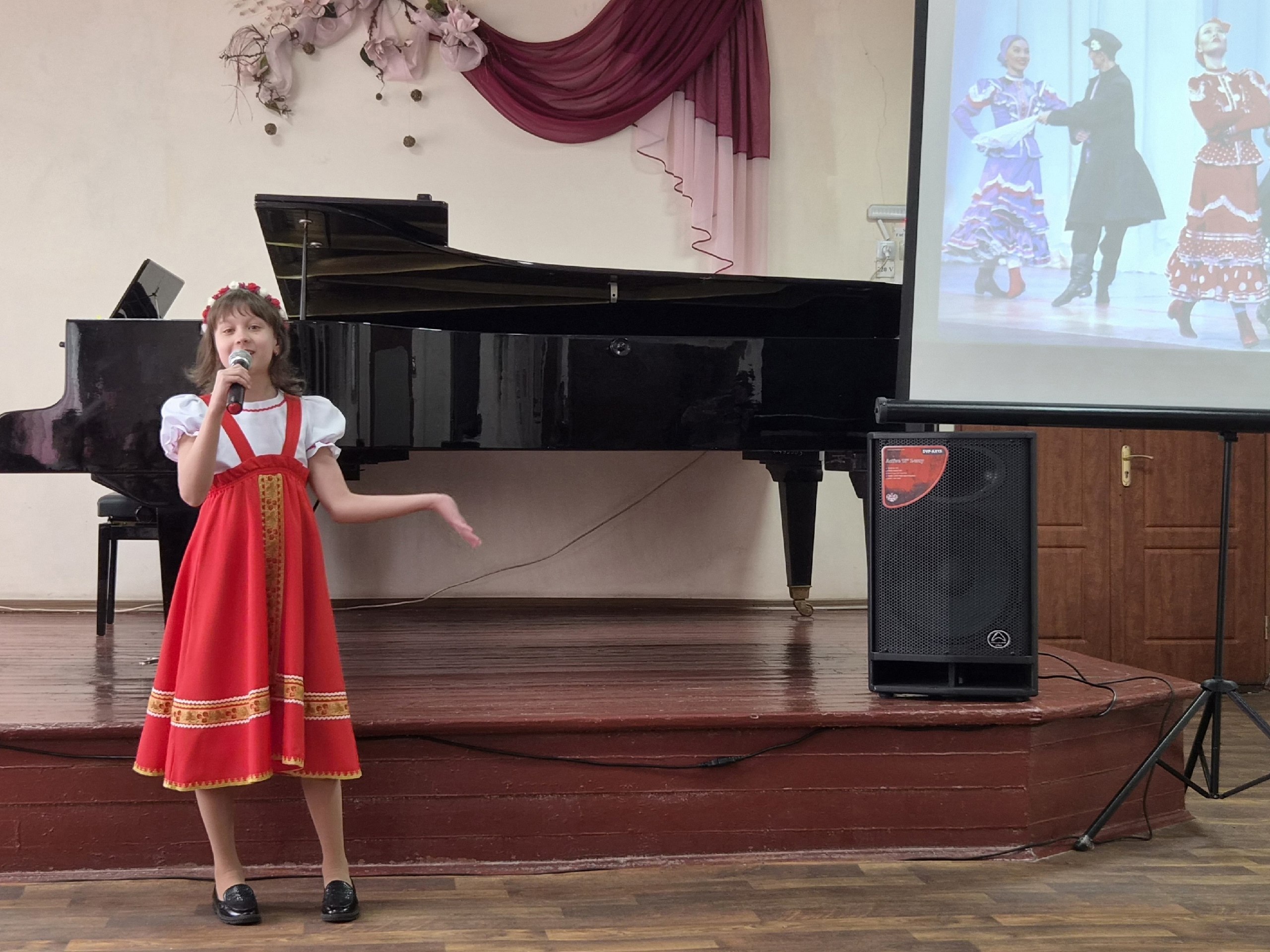 3 апреля в стенах Детской Музыкальной школы состоялся отчётный концерт вокально-хорового отдела «Пусть летит по свету песня» 3 апреля в стенах Детской Музыкальной школы состоялся отчётный концерт вокально-хорового отдела «Пусть летит по свету песня»