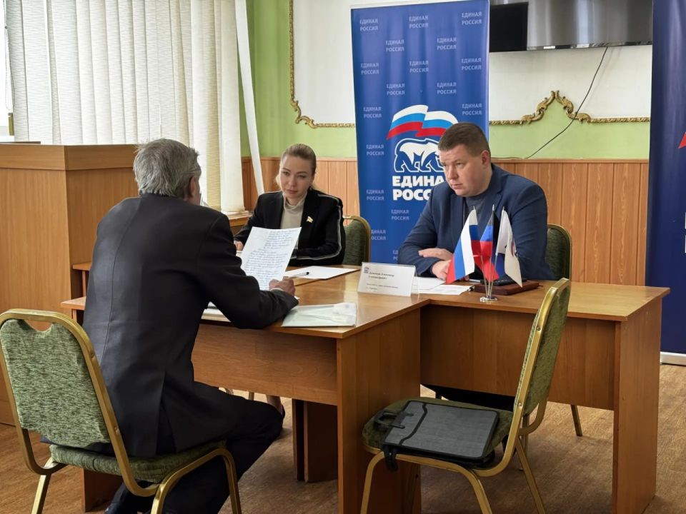 Игорь Мартынов: Прием граждан. Сегодня в Енакиево провели приём граждан с участием сенатора Совета Федерации Федерального собрания Российской Федерации Натальи Никоноровой и заместителя главы администрации городского округа... Игорь Мартынов: Прием граждан. Сегодня в Енакиево провели приём граждан с участием сенатора Совета Федерации Федерального собрания Российской Федерации Натальи Никоноровой и заместителя главы администрации городского округа...