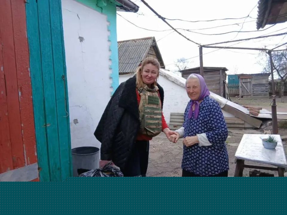 Александр Пеняев: В светлый праздник Благовещения Пресвятой Богородицы заместитель главы Каролина Лисовенко по моему поручению навестила жителей посёлка Желанное (9 человек) и села Нетайлово (2 человека — это зона... Александр Пеняев: В светлый праздник Благовещения Пресвятой Богородицы заместитель главы Каролина Лисовенко по моему поручению навестила жителей посёлка Желанное (9 человек) и села Нетайлово (2 человека — это зона...
