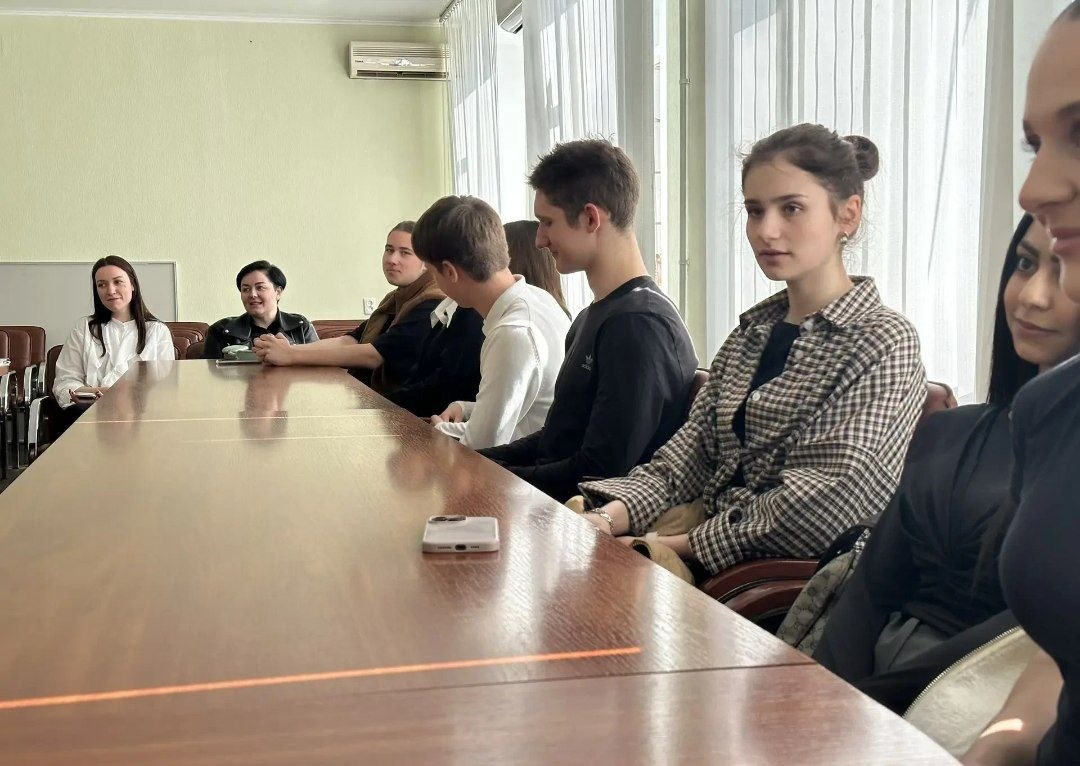 Сергей Юзвинкевич: Провёл встречу с активными ребятами нашего округа Сергей Юзвинкевич: Провёл встречу с активными ребятами нашего округа