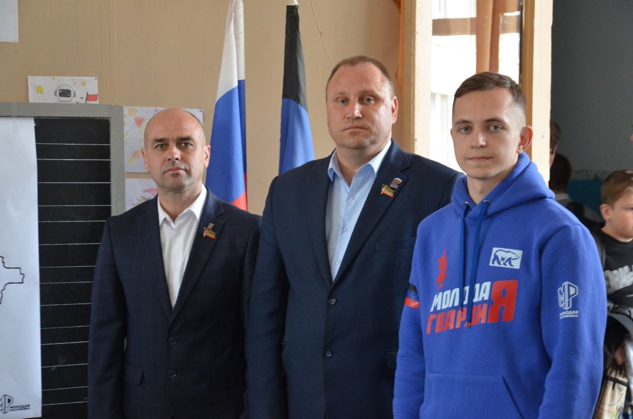 Торезе отметили День провозглашения Донецкой Народной Республики Торезе отметили День провозглашения Донецкой Народной Республики