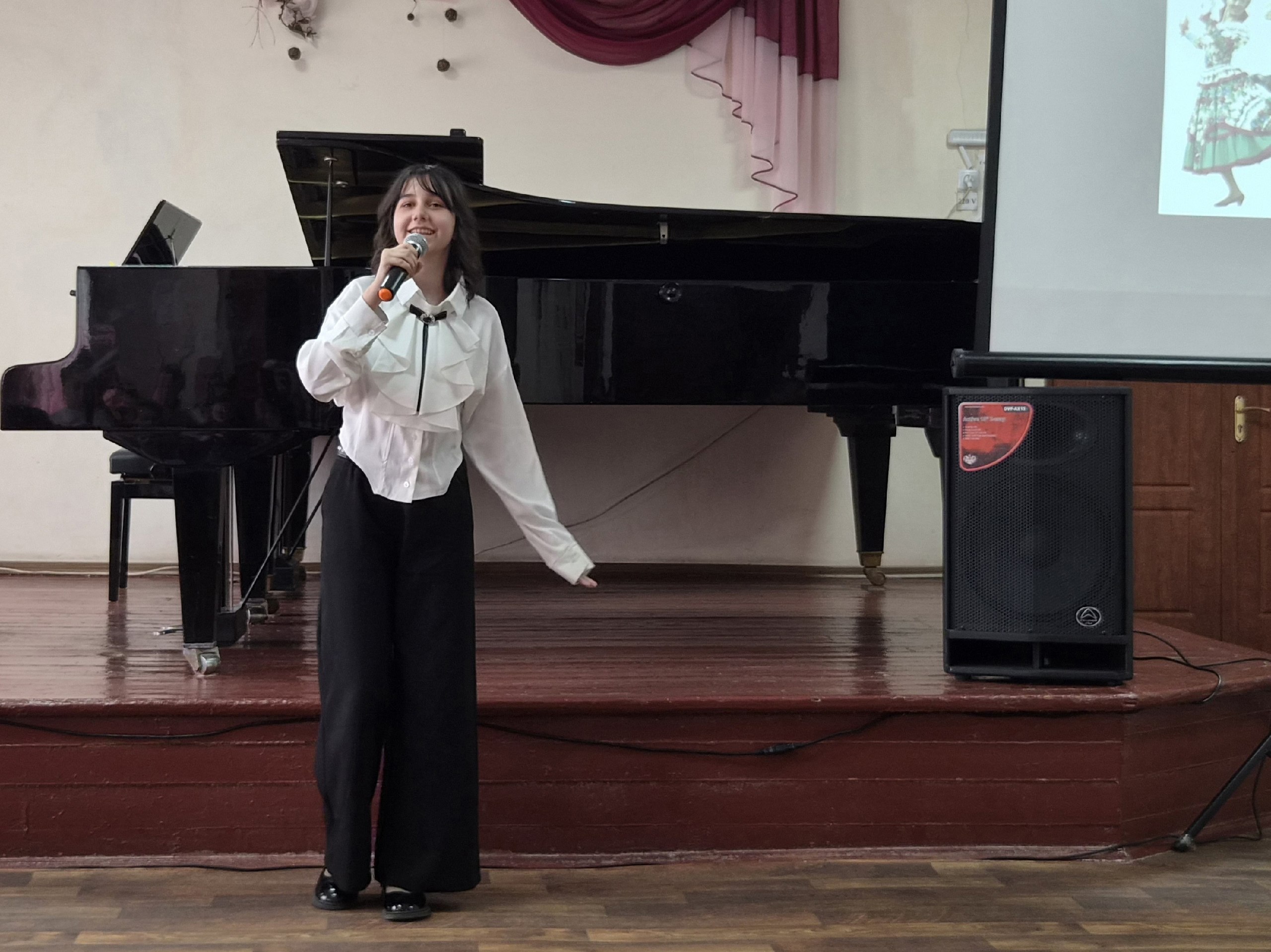 3 апреля в стенах Детской Музыкальной школы состоялся отчётный концерт вокально-хорового отдела «Пусть летит по свету песня» 3 апреля в стенах Детской Музыкальной школы состоялся отчётный концерт вокально-хорового отдела «Пусть летит по свету песня»