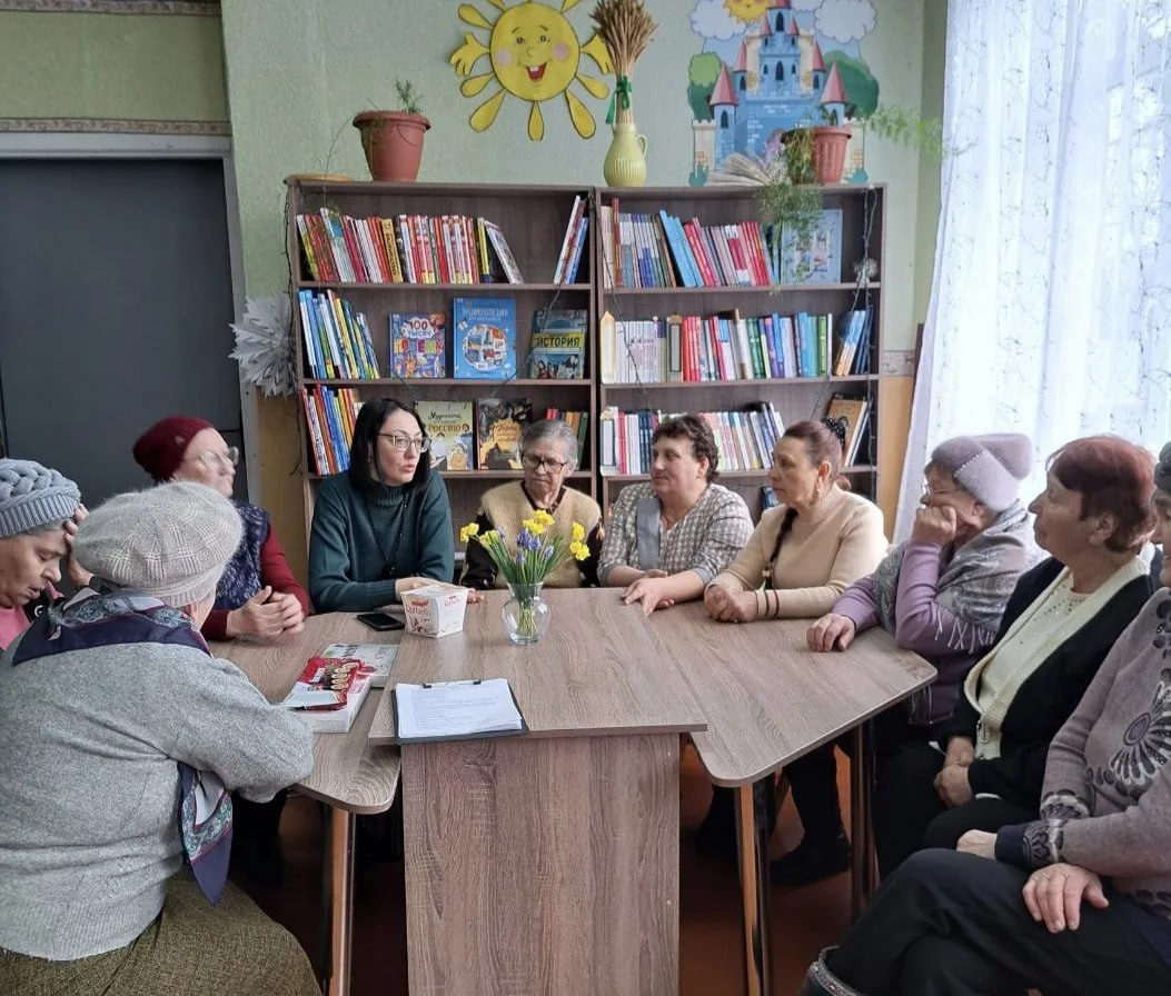 Сегодня заведующий Новоселовским территориальным сектором Администрации Тельмановского муниципального округа провела выездную рабочую встречу с жителями села Новоселовка