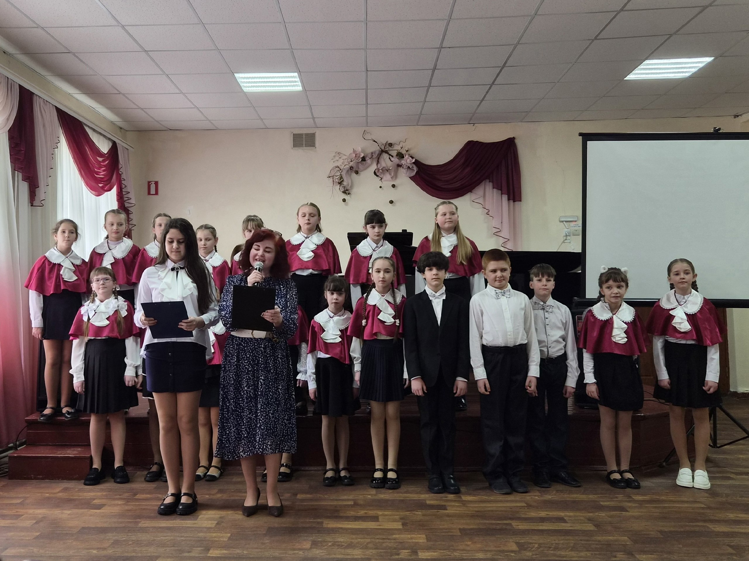 3 апреля в стенах Детской Музыкальной школы состоялся отчётный концерт вокально-хорового отдела «Пусть летит по свету песня» 3 апреля в стенах Детской Музыкальной школы состоялся отчётный концерт вокально-хорового отдела «Пусть летит по свету песня»