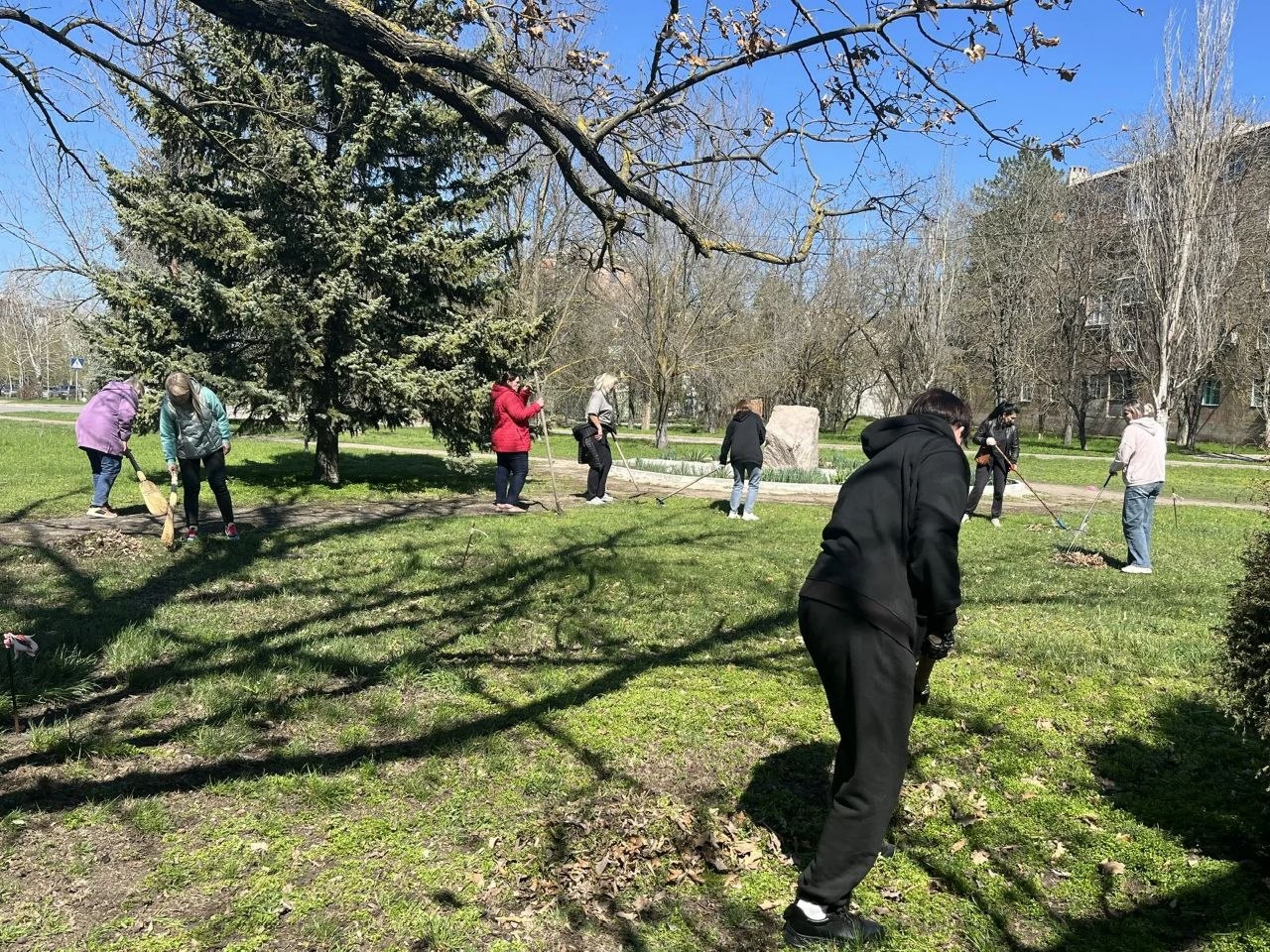 Василий Овчаров: Во исполнение поручений Главы ДНР Дениса Пушилина в Новоазовском муниципальном округе активно продолжаются субботники в рамках весенней акции «Зелёный Донбасс» и проекта «Единой России» «Донбасс — наш дом»... Василий Овчаров: Во исполнение поручений Главы ДНР Дениса Пушилина в Новоазовском муниципальном округе активно продолжаются субботники в рамках весенней акции «Зелёный Донбасс» и проекта «Единой России» «Донбасс — наш дом»...