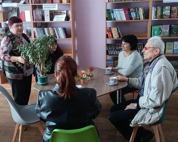 К Всемирному дню здоровья, который отмечается 7 апреля, библиотекарь библиотеки-филиала №1 провела час здоровья «Целительная сила растений»