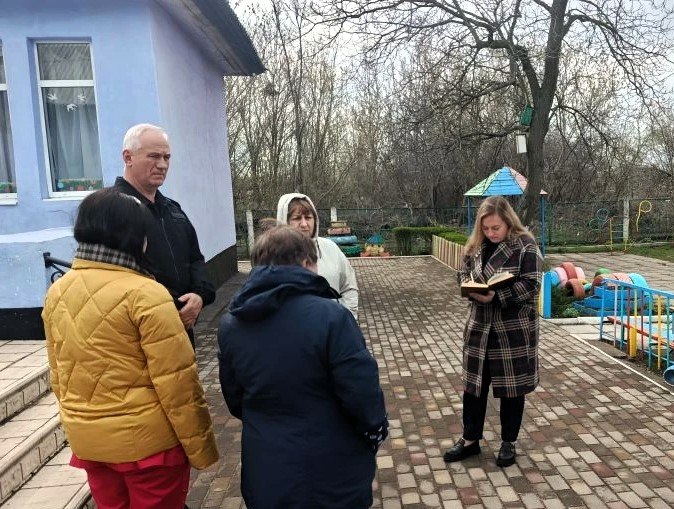 7 апреля, в рамках поручения Главы ДНР Дениса Пушилина, депутат Макеевского городского созыва Донецкой Народной Республики первого созыва Алена Трякина провела встречу с населением возле дома № 1А по улице Вышинского в... 7 апреля, в рамках поручения Главы ДНР Дениса Пушилина, депутат Макеевского городского созыва Донецкой Народной Республики первого созыва Алена Трякина провела встречу с населением возле дома № 1А по улице Вышинского в...