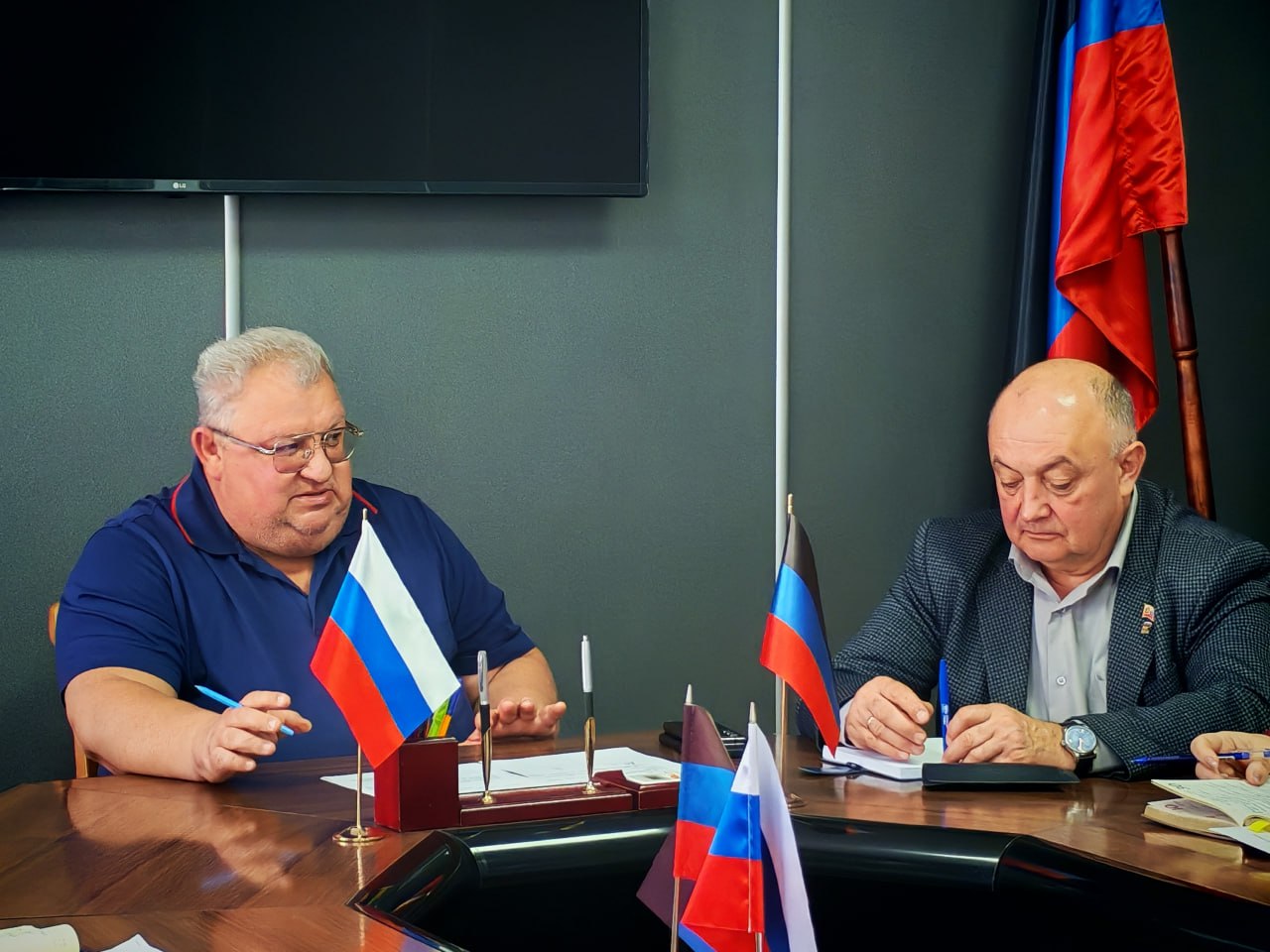 Игорь Мартынов: Аппаратное совещание. Провёл очередное еженедельное аппаратное совещание с участием руководителей подведомственных учреждений, а также представителей ключевых структурных подразделений администрации... Игорь Мартынов: Аппаратное совещание. Провёл очередное еженедельное аппаратное совещание с участием руководителей подведомственных учреждений, а также представителей ключевых структурных подразделений администрации...