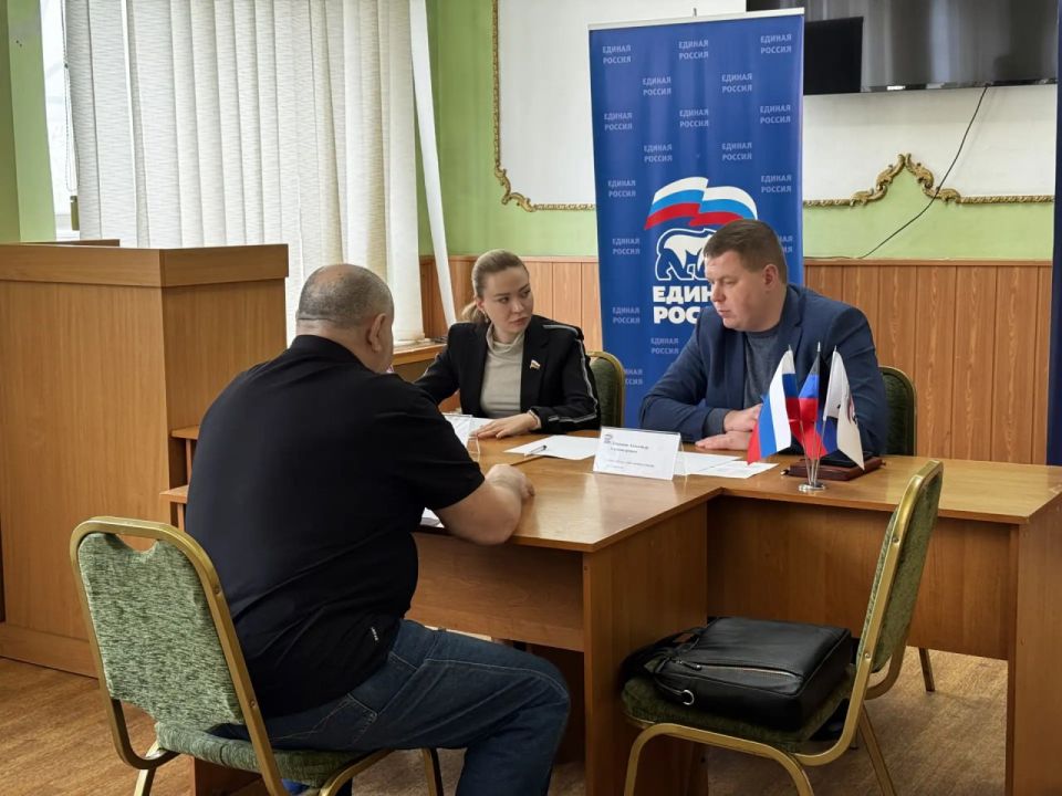 Игорь Мартынов: Прием граждан. Сегодня в Енакиево провели приём граждан с участием сенатора Совета Федерации Федерального собрания Российской Федерации Натальи Никоноровой и заместителя главы администрации городского округа... Игорь Мартынов: Прием граждан. Сегодня в Енакиево провели приём граждан с участием сенатора Совета Федерации Федерального собрания Российской Федерации Натальи Никоноровой и заместителя главы администрации городского округа...