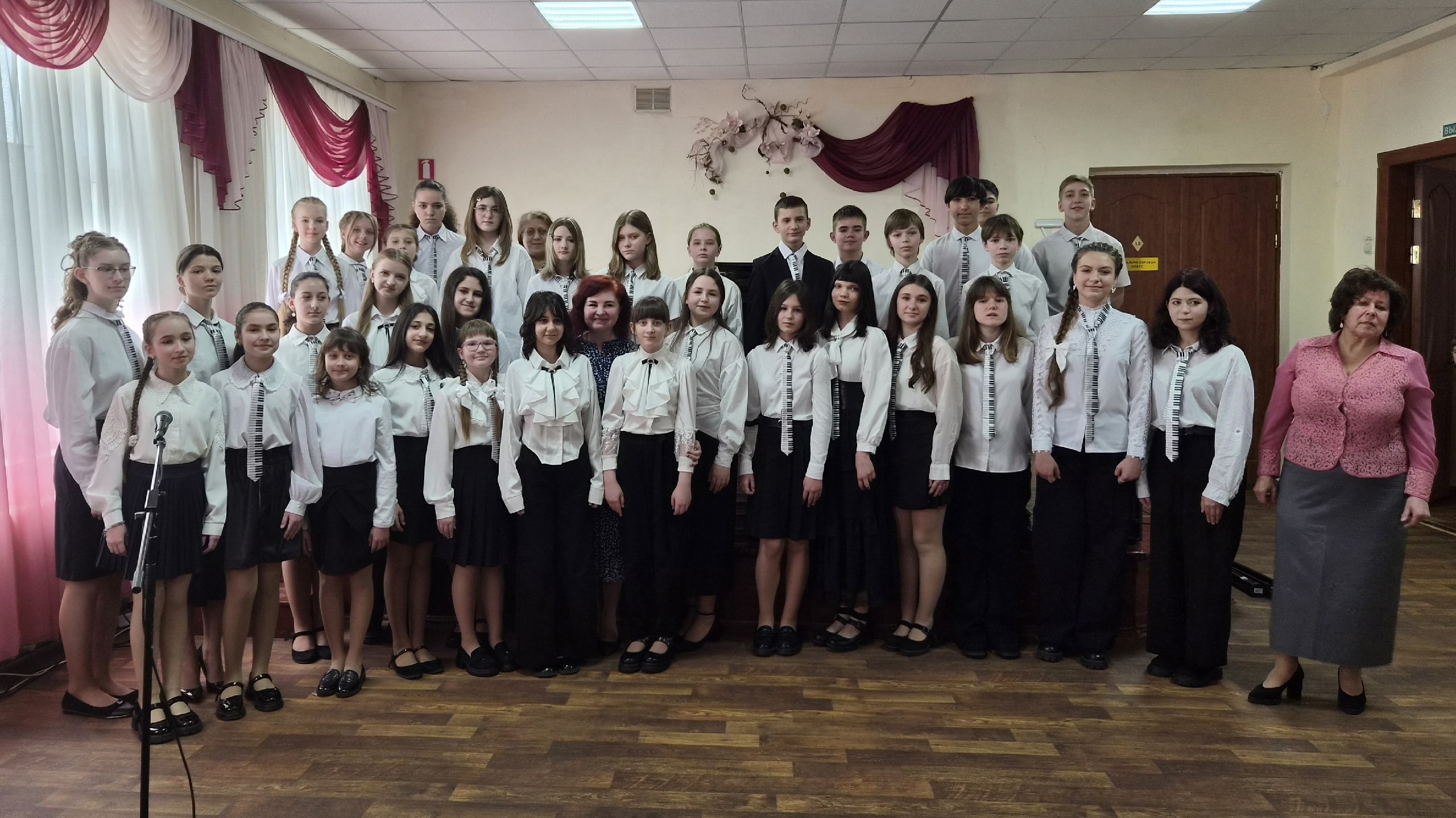 3 апреля в стенах Детской Музыкальной школы состоялся отчётный концерт вокально-хорового отдела «Пусть летит по свету песня» 3 апреля в стенах Детской Музыкальной школы состоялся отчётный концерт вокально-хорового отдела «Пусть летит по свету песня»