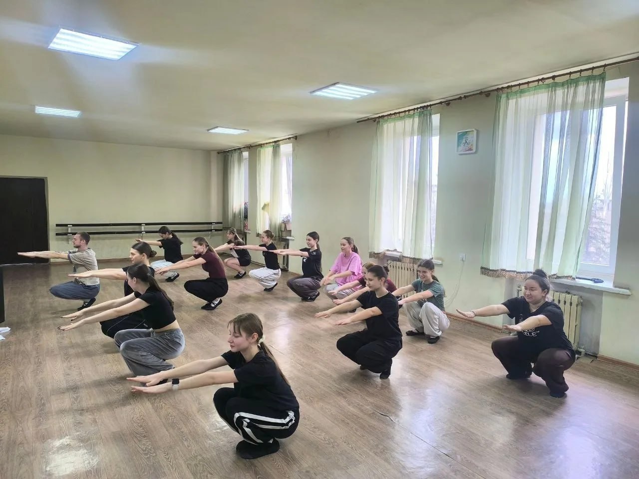 Республиканская зарядка. 6 апреля в учреждениях культуры городского округа Енакиево состоялась республиканская зарядка, организованная в рамках Федерального проекта «Здоровье для каждого» регионального движения Донецкой... Республиканская зарядка. 6 апреля в учреждениях культуры городского округа Енакиево состоялась республиканская зарядка, организованная в рамках Федерального проекта «Здоровье для каждого» регионального движения Донецкой...