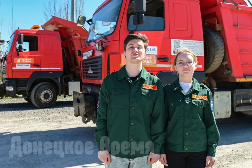 Символ возрождения и помощи: молодежь встретила годовщину создания ДНР автопробегом на КамАЗах Символ возрождения и помощи: молодежь встретила годовщину создания ДНР автопробегом на КамАЗах