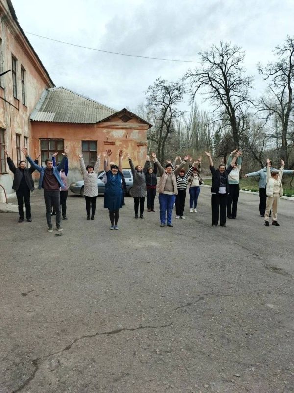 Иван Приходько: В Никитовском внутригородском районе прошла общественная утренняя зарядка Иван Приходько: В Никитовском внутригородском районе прошла общественная утренняя зарядка