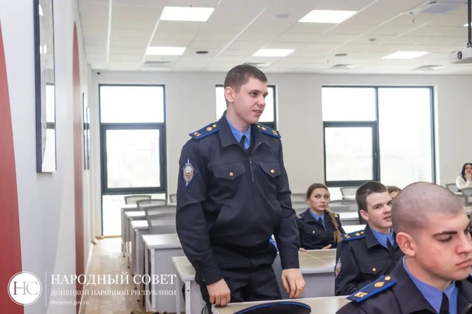 Константин Кузьмин: В двенадцатую годовщину Дня провозглашения Донецкой Народной Республики пообщались с молодежью Константин Кузьмин: В двенадцатую годовщину Дня провозглашения Донецкой Народной Республики пообщались с молодежью