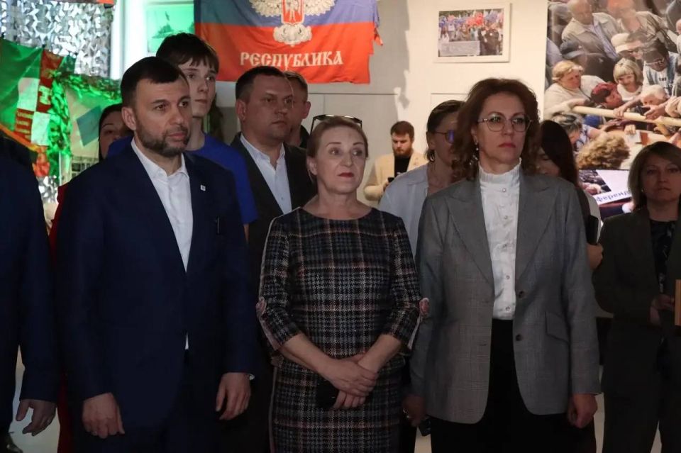 Лариса Толстыкина: Приняла участие в открытии выставки, посвященной событиям Русской весны в Донбассе Лариса Толстыкина: Приняла участие в открытии выставки, посвященной событиям Русской весны в Донбассе