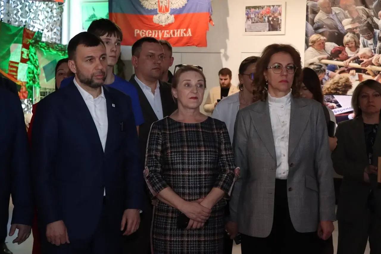 Лариса Толстыкина: Приняла участие в открытии выставки, посвященной событиям Русской весны в Донбассе Лариса Толстыкина: Приняла участие в открытии выставки, посвященной событиям Русской весны в Донбассе