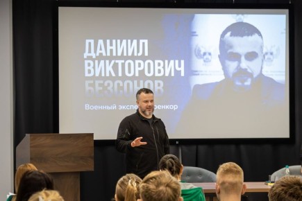 Информационное противоборство на практике: Даниил Безсонов провёл встречу с военкорами «Силы Державы»