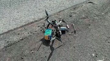 FPV-дрон с самодельным взрывным устройством, которым украинские боевики пытались атаковать гражданские машины на трассе Горловка-Донецк