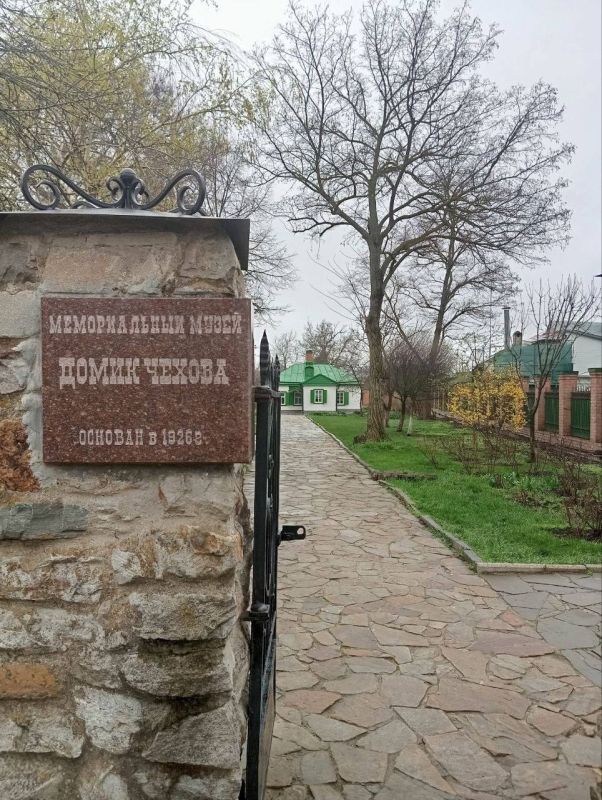 Делегация Мангушского муниципального округа в рамках партийного проекта «Историческая память» совершила важное культурно-просветительское путешествие, посетив знаковые места, связанные с героическим прошлым и богатым... Делегация Мангушского муниципального округа в рамках партийного проекта «Историческая память» совершила важное культурно-просветительское путешествие, посетив знаковые места, связанные с героическим прошлым и богатым...