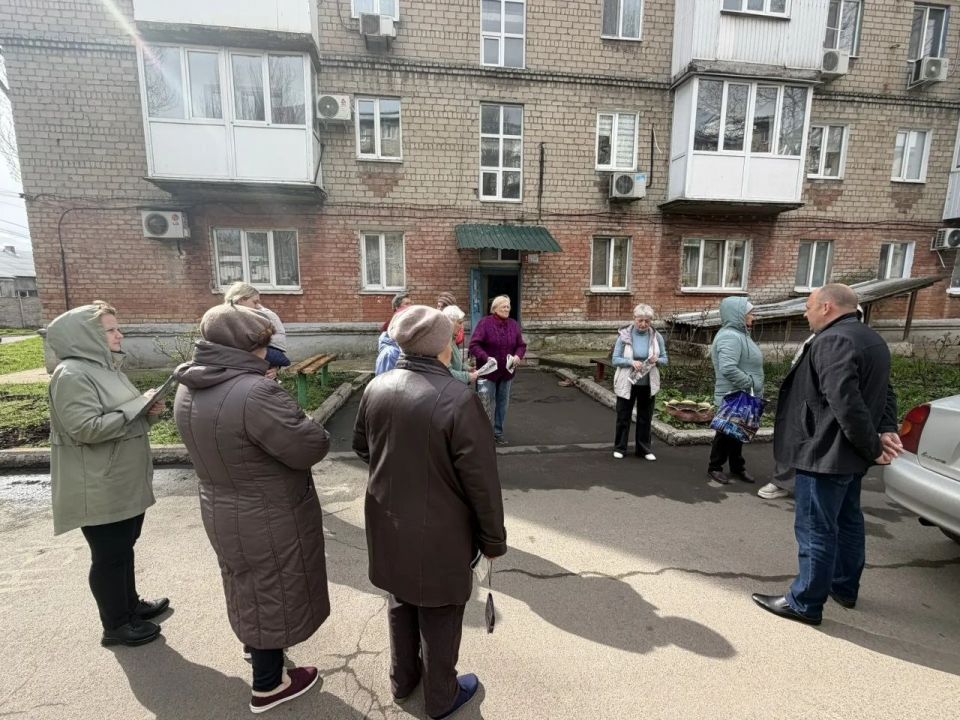 Сегодня, 07 апреля, в рамках проекта «Управдом» Единой России состоялась встреча с жителями ул. Короленко г.Моспино Сегодня, 07 апреля, в рамках проекта «Управдом» Единой России состоялась встреча с жителями ул. Короленко г.Моспино