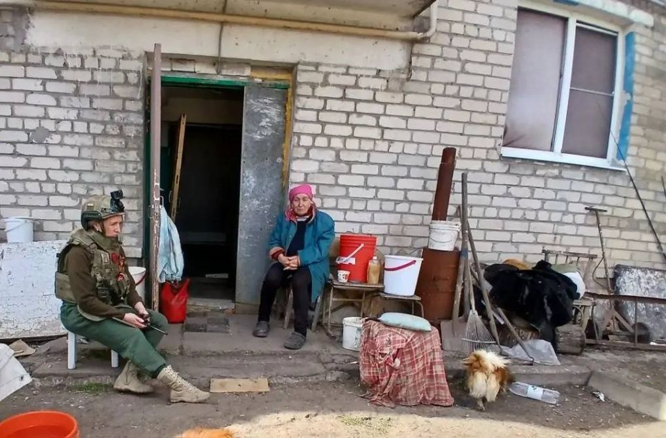Александр Пеняев: В светлый праздник Благовещения Пресвятой Богородицы заместитель главы Каролина Лисовенко по моему поручению навестила жителей посёлка Желанное (9 человек) и села Нетайлово (2 человека — это зона... Александр Пеняев: В светлый праздник Благовещения Пресвятой Богородицы заместитель главы Каролина Лисовенко по моему поручению навестила жителей посёлка Желанное (9 человек) и села Нетайлово (2 человека — это зона...