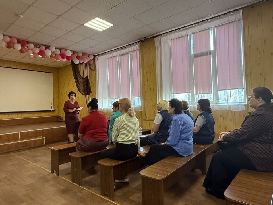 Валентина Харлашка: Провела встречу с трудовым коллективом средней школа № 62 Макеевки Валентина Харлашка: Провела встречу с трудовым коллективом средней школа № 62 Макеевки