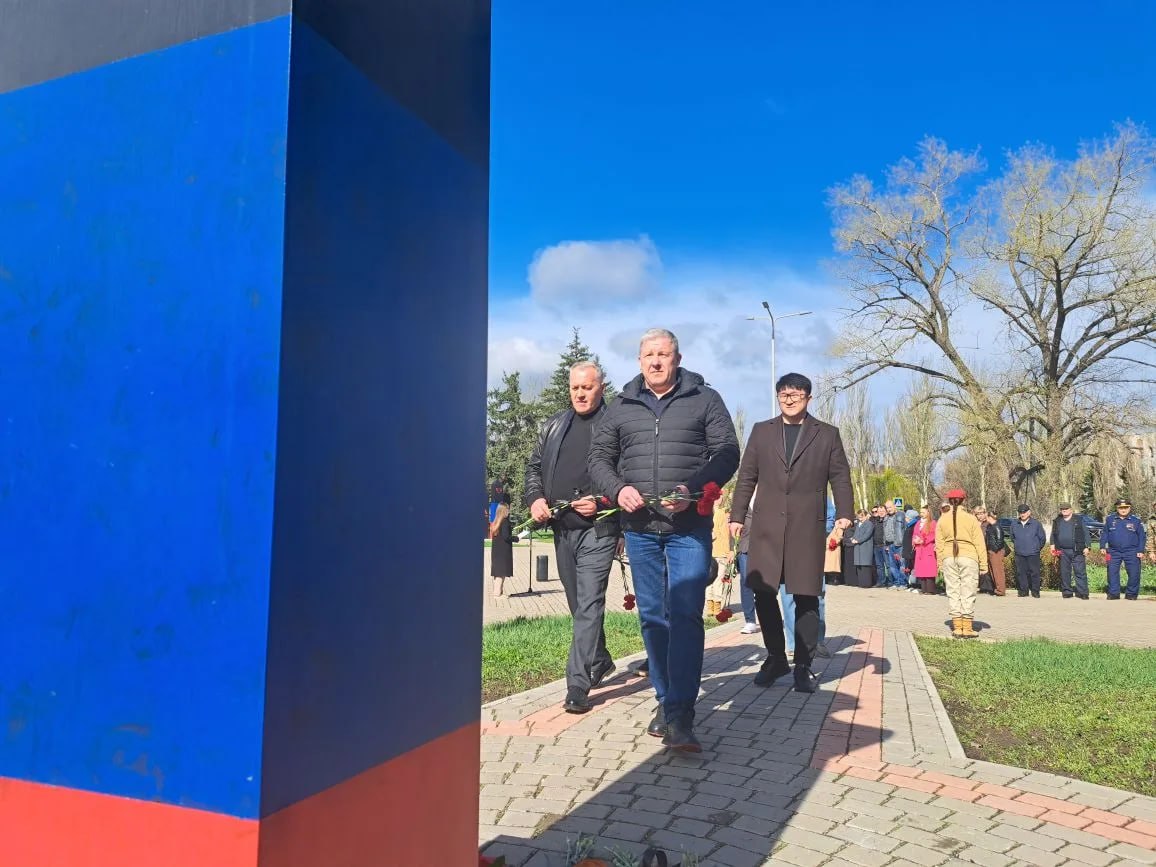 Александр Шатов: В Шахтерске провели памятное мероприятие к 12-й годовщине провозглашения ДНР Александр Шатов: В Шахтерске провели памятное мероприятие к 12-й годовщине провозглашения ДНР