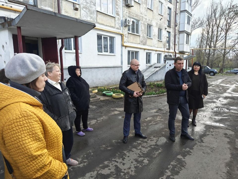 В Снежном состоялась встреча с жителями В Снежном состоялась встреча с жителями