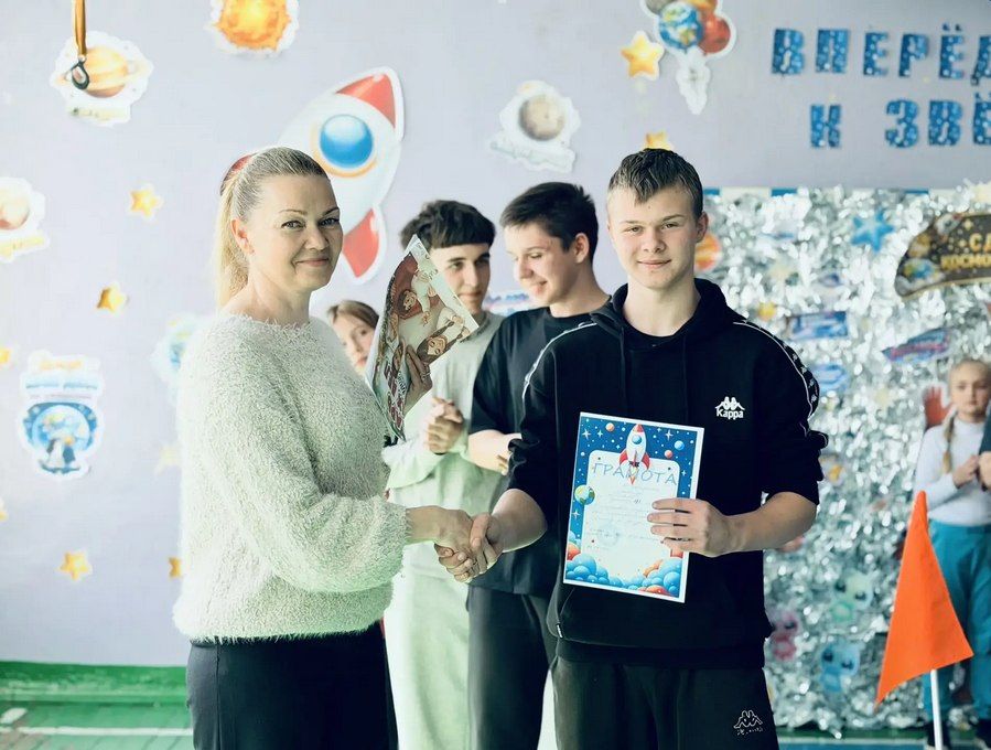 8 апреля, в преддверии Дня космонавтики, в рамках партийного проекта «Мир возможностей» в Основной школе № 45 состоялось спортивно-развлекательное мероприятие «Вперед к звездам!» 8 апреля, в преддверии Дня космонавтики, в рамках партийного проекта «Мир возможностей» в Основной школе № 45 состоялось спортивно-развлекательное мероприятие «Вперед к звездам!»