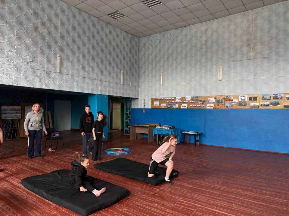 В Центре культуры и досуга поселка Криничная прошла спортивно-игровая программа «Папа, мама, я – спортивная семья!» В Центре культуры и досуга поселка Криничная прошла спортивно-игровая программа «Папа, мама, я – спортивная семья!»