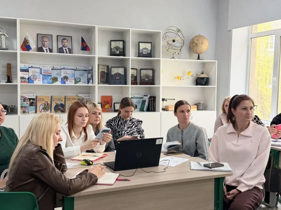 В Шахтерске заместителям директоров школ рассказали о полезных цифровых сервисах В Шахтерске заместителям директоров школ рассказали о полезных цифровых сервисах