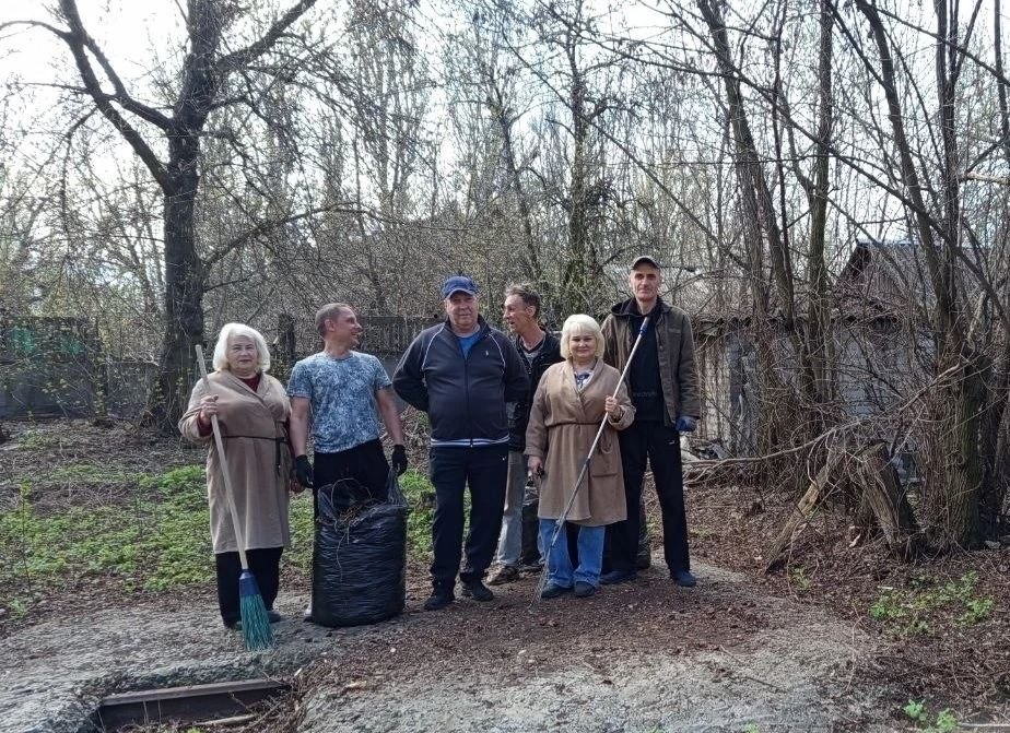 В рамках мероприятий по благоустройству в весенний период коллективами ГБУ «Городская стоматологическая поликлиника № 4 г. Макеевки» и Городского противотуберкулёзного диспансера г. Макеевки проведены субботники на... В рамках мероприятий по благоустройству в весенний период коллективами ГБУ «Городская стоматологическая поликлиника № 4 г. Макеевки» и Городского противотуберкулёзного диспансера г. Макеевки проведены субботники на...
