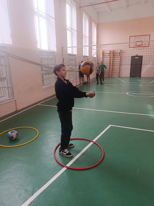 Волейбольная эстафета ко Дню здоровья: заряд энергии и командного духа Волейбольная эстафета ко Дню здоровья: заряд энергии и командного духа