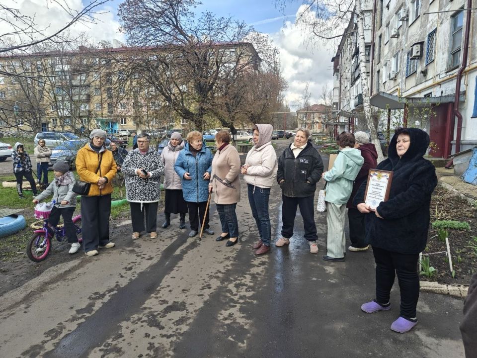 В Снежном состоялась встреча с жителями В Снежном состоялась встреча с жителями