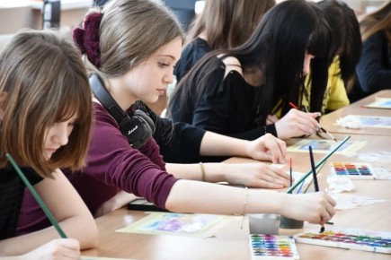 Каникулы для 400 детей стали настоящим арт-приключением в Центре художественно-эстетического воспитания «Геликон» Донецкого республиканского художественного музея