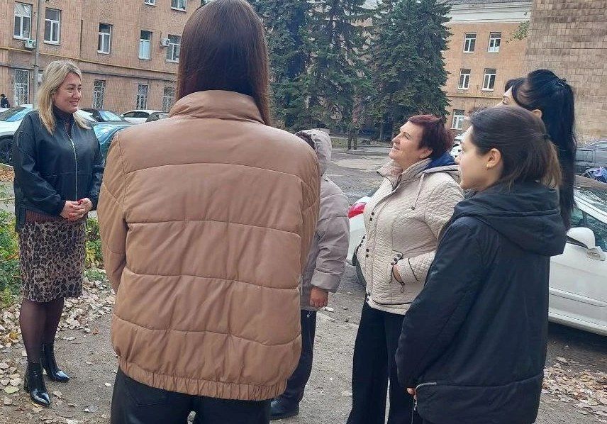 8 апреля в Государственном бюджетном учреждении социального обслуживания «Центр социального обслуживания Кировского района города Макеевки» прошел познавательный мастер-класс по росписи шаблона «Пасхальное яйцо» 8 апреля в Государственном бюджетном учреждении социального обслуживания «Центр социального обслуживания Кировского района города Макеевки» прошел познавательный мастер-класс по росписи шаблона «Пасхальное яйцо»