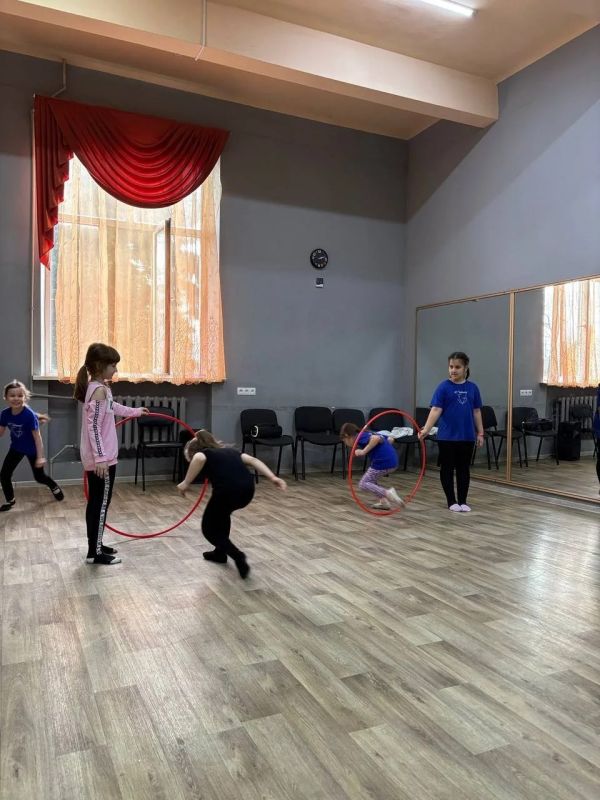 В рамках празднования Всемирного дня здоровья в МБУ "Городской дворец культуры им. В.Г. Кирсановой" прошла спортивно - игровая программа "Веселые старты" В рамках празднования Всемирного дня здоровья в МБУ "Городской дворец культуры им. В.Г. Кирсановой" прошла спортивно - игровая программа "Веселые старты"