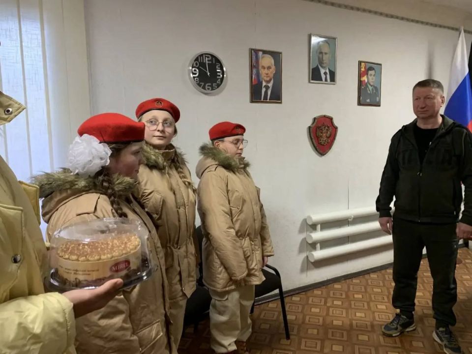 Юнармейцы поздравили сотрудников военных комиссариатов! Юнармейцы поздравили сотрудников военных комиссариатов!