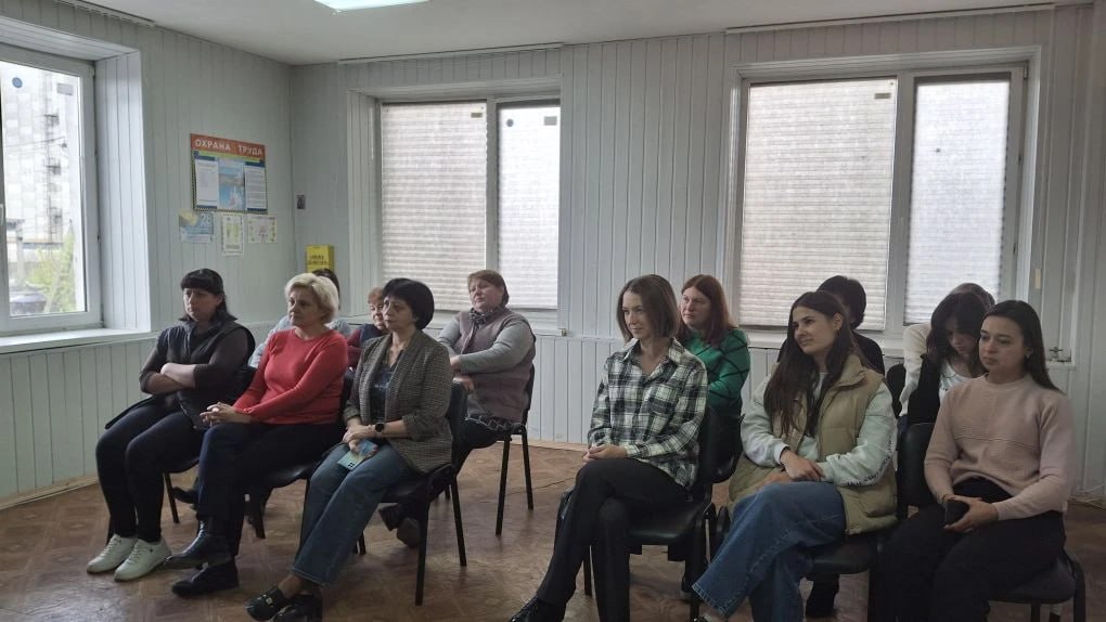 Сегодня председатель Тельмановского муниципального совета Дмитрий Липчанский провел встречу с трудовым коллективом отделения социальной защиты населения № 28 – филиал ГБУ ДНР «Республиканский центр социальной защиты... Сегодня председатель Тельмановского муниципального совета Дмитрий Липчанский провел встречу с трудовым коллективом отделения социальной защиты населения № 28 – филиал ГБУ ДНР «Республиканский центр социальной защиты...