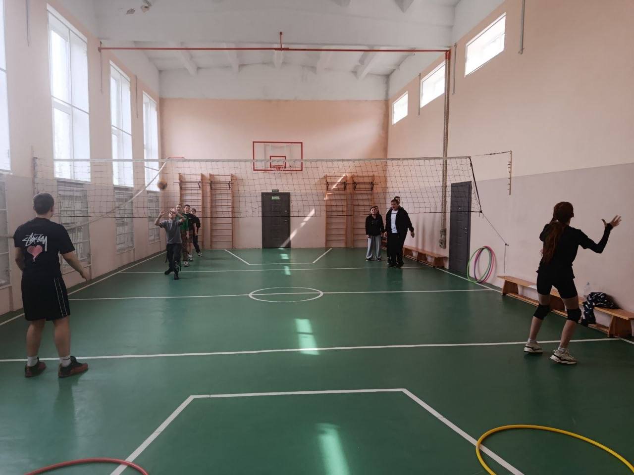 Волейбольная эстафета ко Дню здоровья: заряд энергии и командного духа